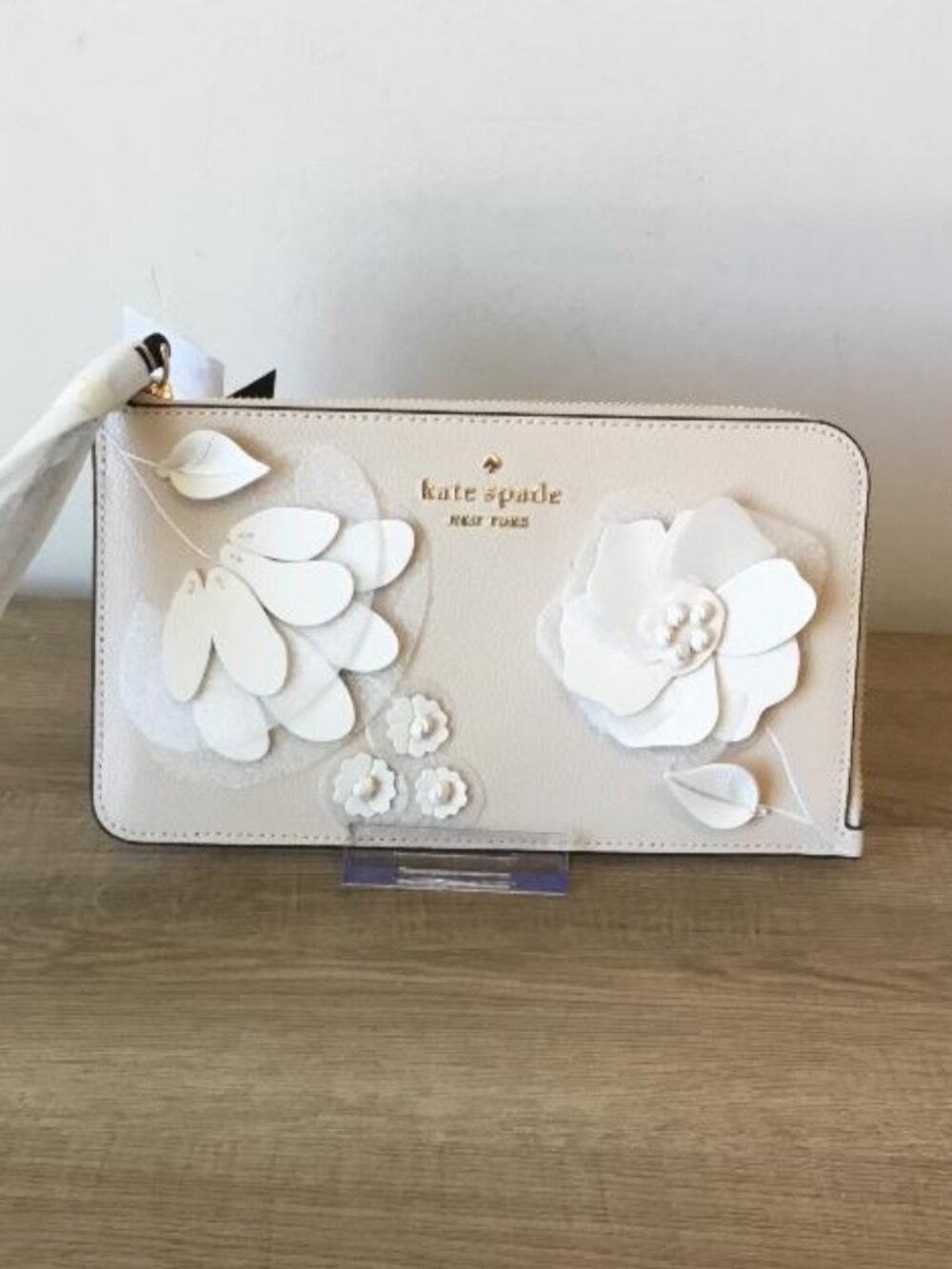 Kate Spade Lucy Floral Applique Milk Glass Leather L-Zip Wristlet NWT KP010
